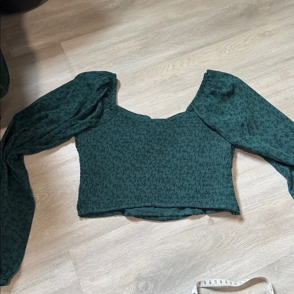 Hollister Dark Green Floral Blouse size medium - Picture 6 of 7